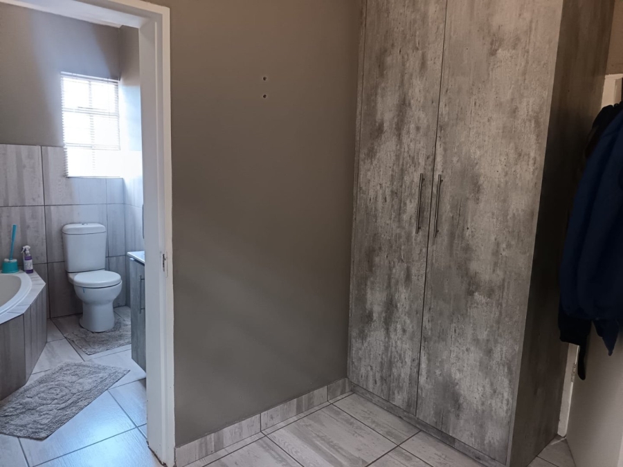 3 Bedroom Property for Sale in Beaconsfield Northern Cape